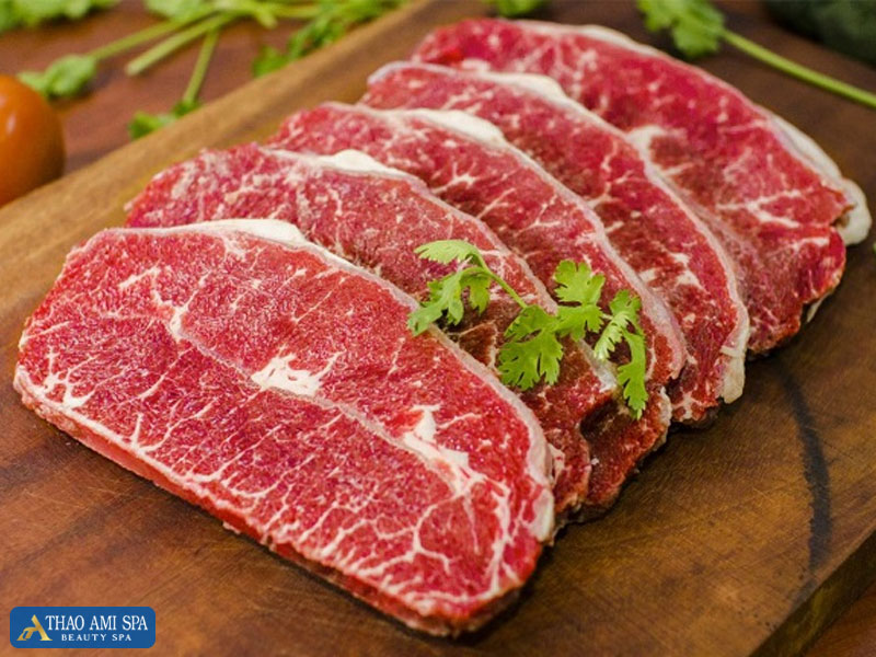 Tránh ăn thịt bò sau khi nặn mụn