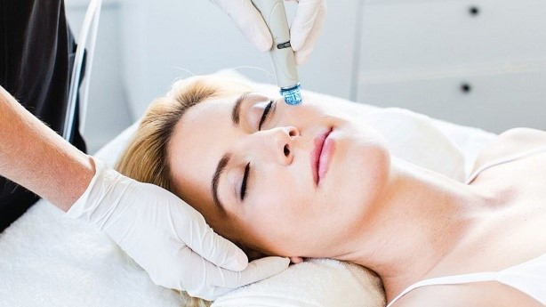Trị mụn bằng Laser